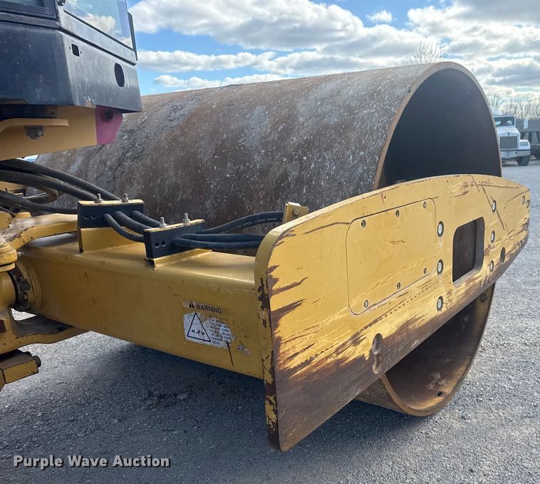 image for item DQ4227 2007 Caterpillar CS563 single drum vibratory roller