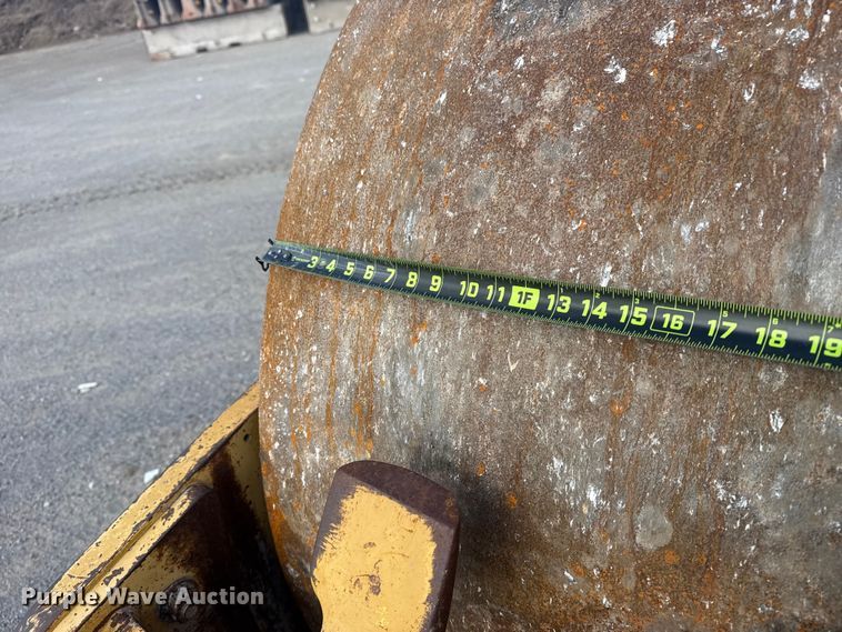 image for item DQ4227 2007 Caterpillar CS563 single drum vibratory roller