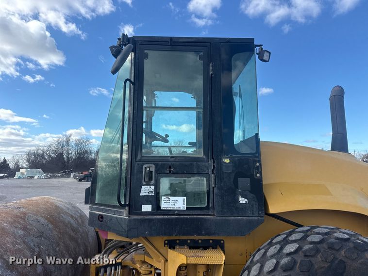 image for item DQ4227 2007 Caterpillar CS563 single drum vibratory roller