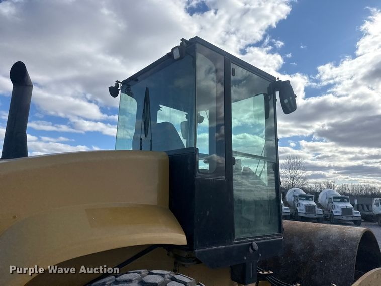 image for item DQ4227 2007 Caterpillar CS563 single drum vibratory roller