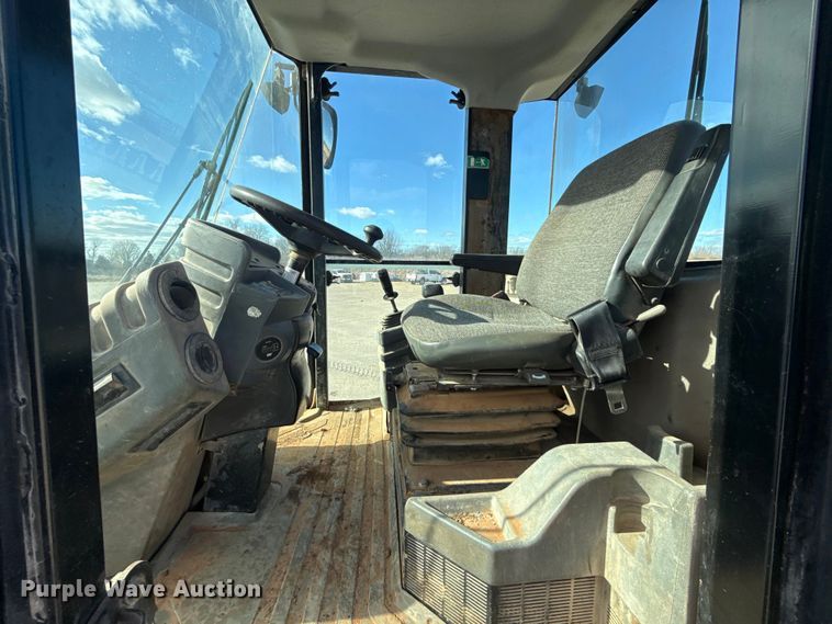 image for item DQ4227 2007 Caterpillar CS563 single drum vibratory roller