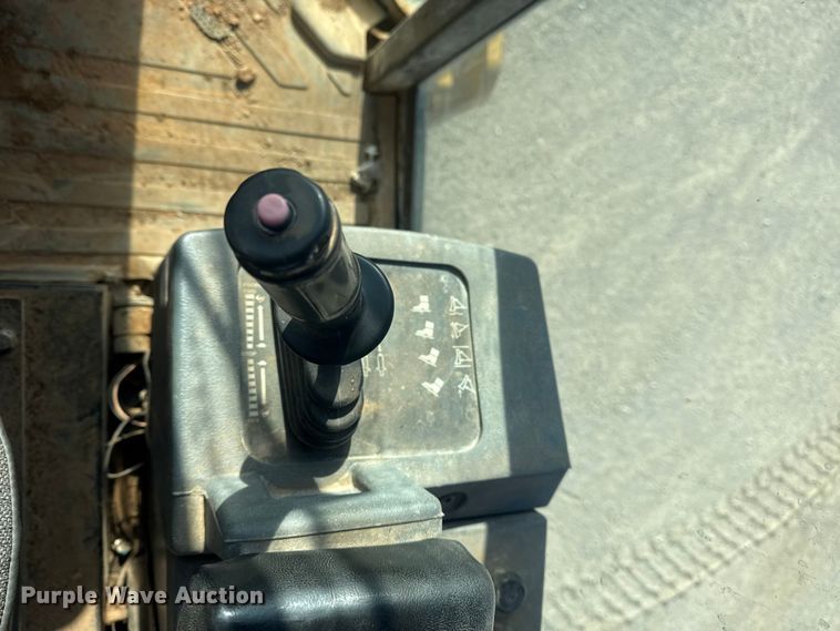 image for item DQ4227 2007 Caterpillar CS563 single drum vibratory roller