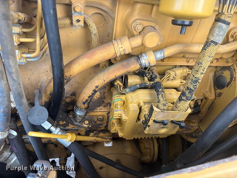 image for item DQ4227 2007 Caterpillar CS563 single drum vibratory roller