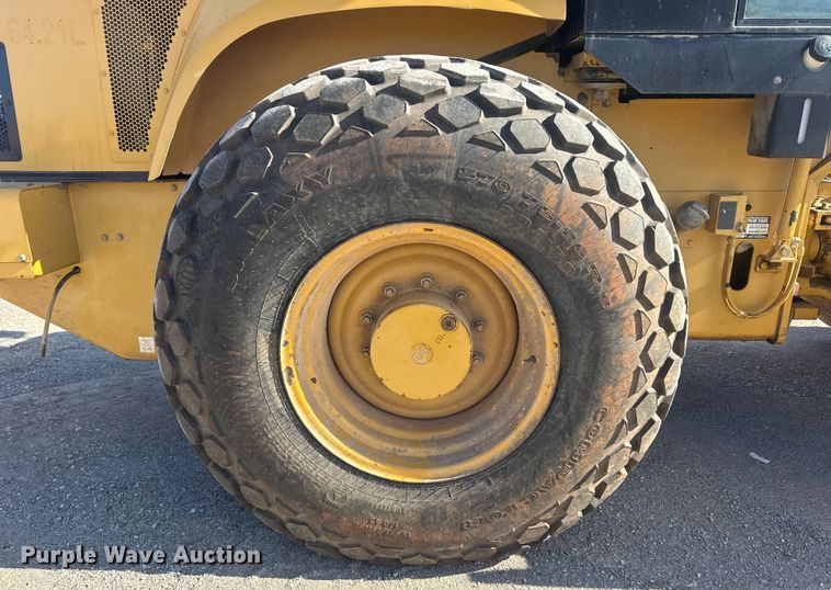 image for item DQ4227 2007 Caterpillar CS563 single drum vibratory roller