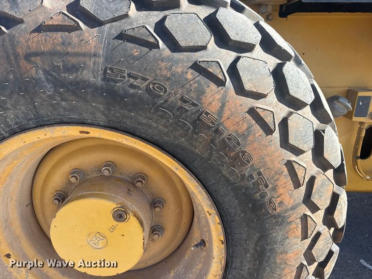 image for item DQ4227 2007 Caterpillar CS563 single drum vibratory roller