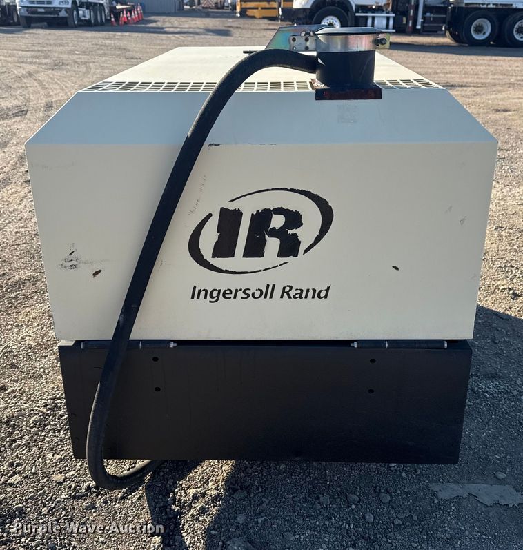 image for item DQ4236 2011 Ingersoll Rand P90 air compressor