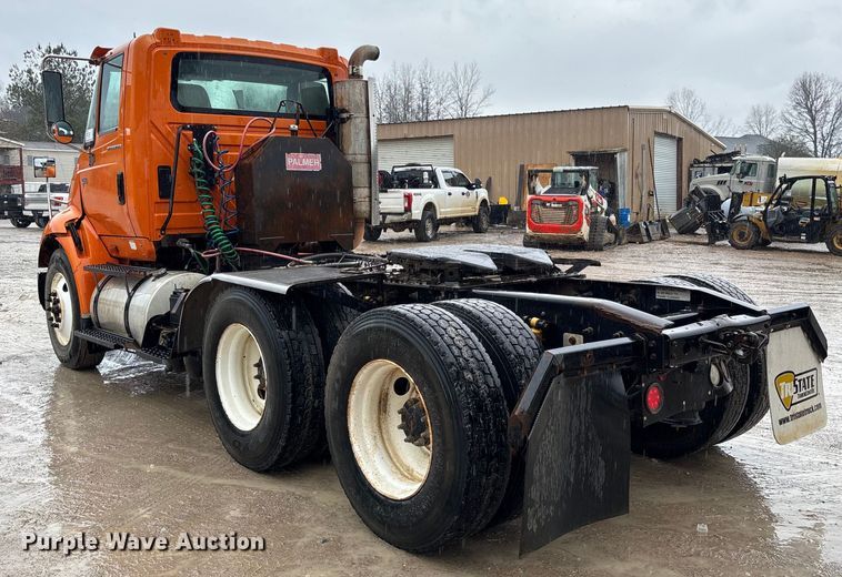 image for item DR2841 2006 International 8600 semi truck