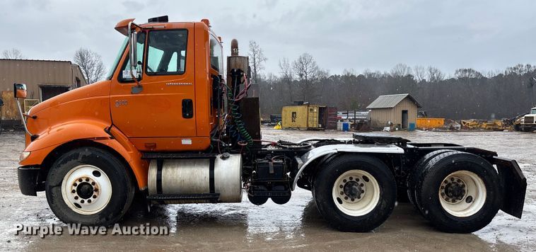 image for item DR2841 2006 International 8600 semi truck