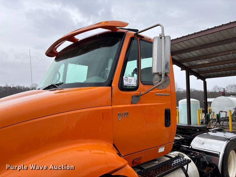 image for item DR2841 2006 International 8600 semi truck