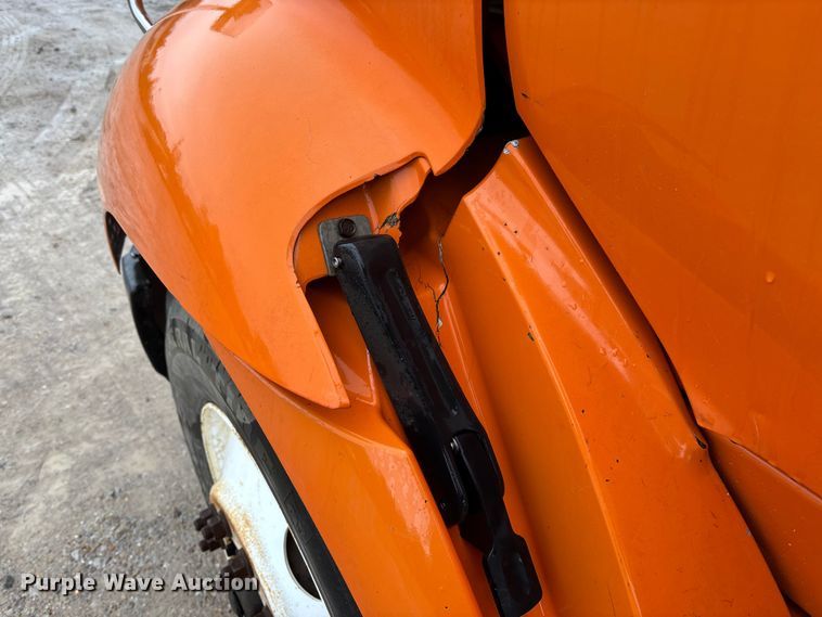 image for item DR2841 2006 International 8600 semi truck