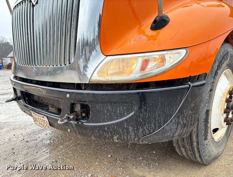 image for item DR2841 2006 International 8600 semi truck