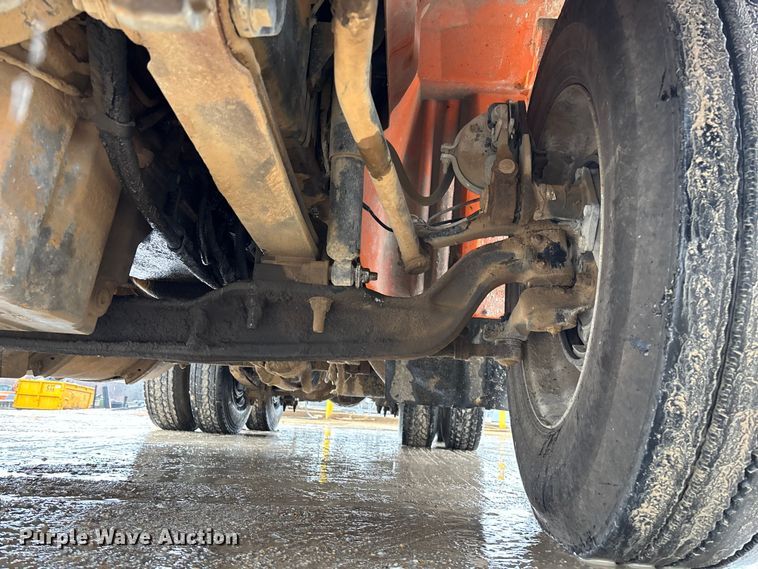 image for item DR2841 2006 International 8600 semi truck