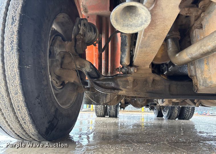 image for item DR2841 2006 International 8600 semi truck