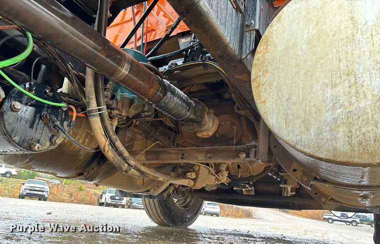 image for item DR2841 2006 International 8600 semi truck