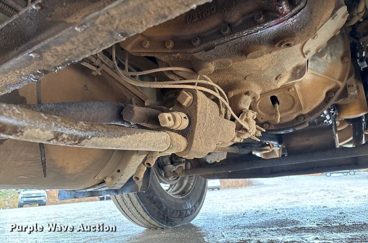 image for item DR2841 2006 International 8600 semi truck