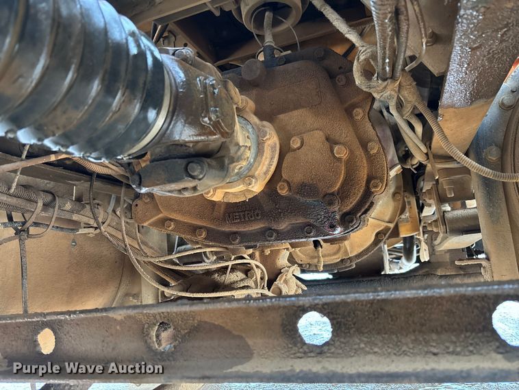 image for item DR2841 2006 International 8600 semi truck