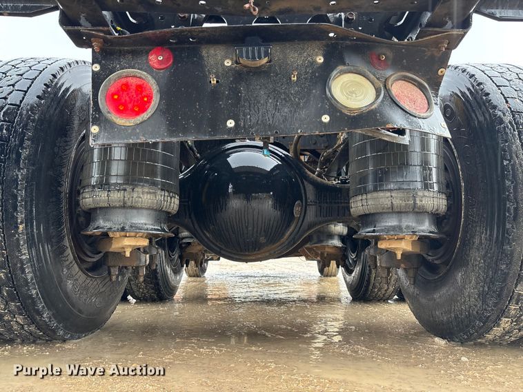 image for item DR2841 2006 International 8600 semi truck