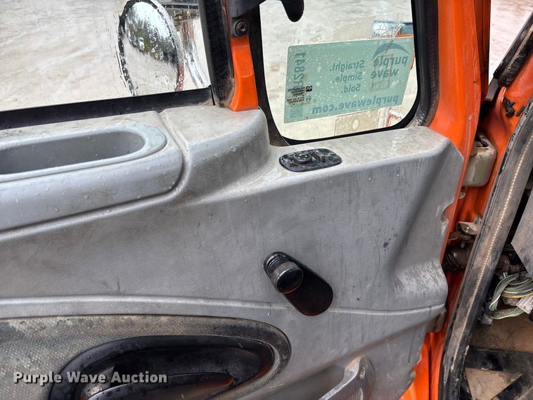 image for item DR2841 2006 International 8600 semi truck