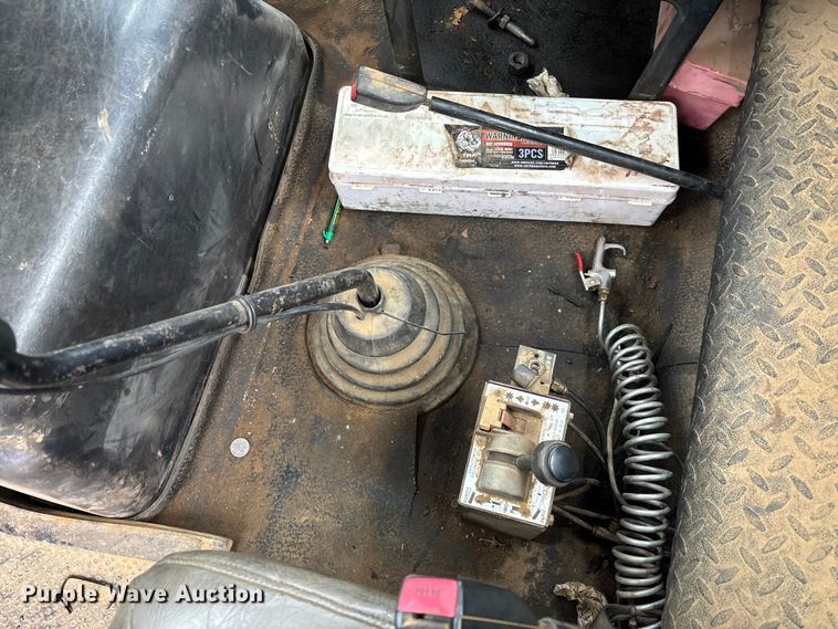 image for item DR2841 2006 International 8600 semi truck