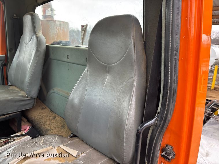 image for item DR2841 2006 International 8600 semi truck