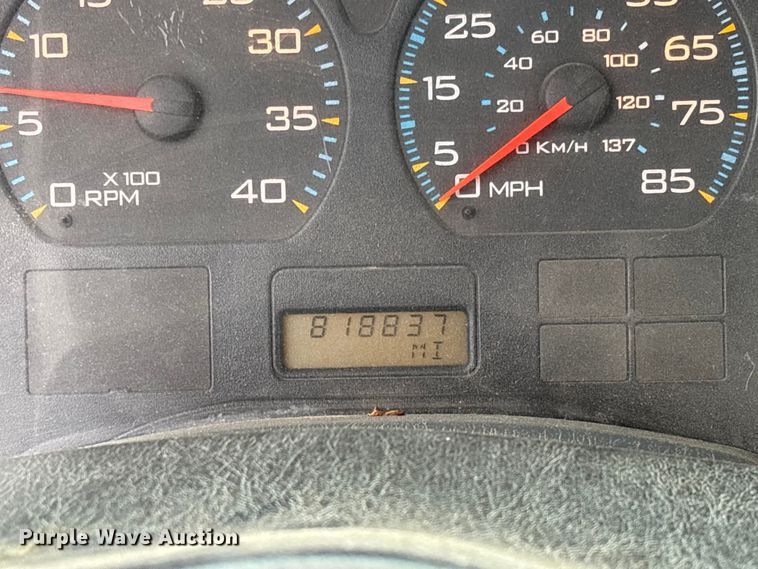 image for item DR2841 2006 International 8600 semi truck