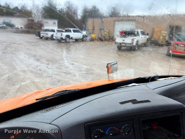 image for item DR2841 2006 International 8600 semi truck