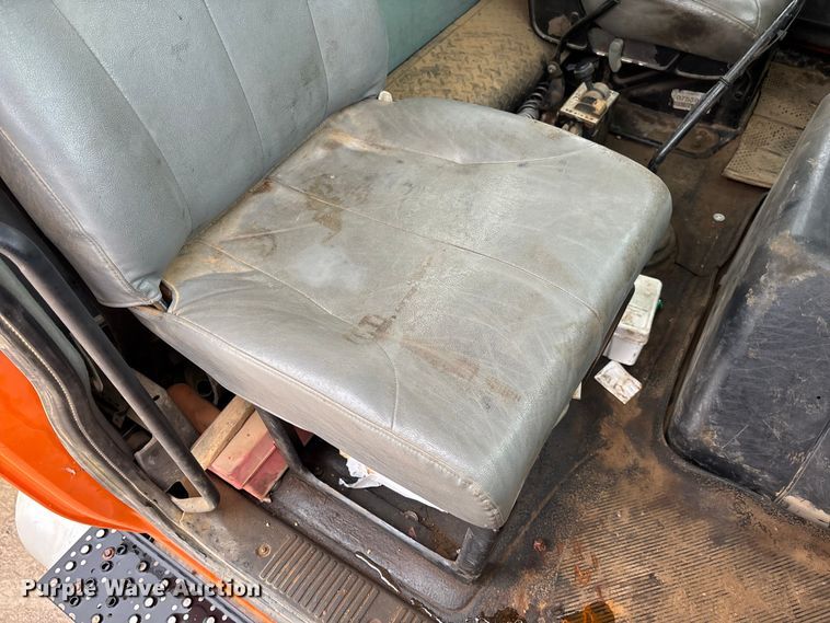 image for item DR2841 2006 International 8600 semi truck