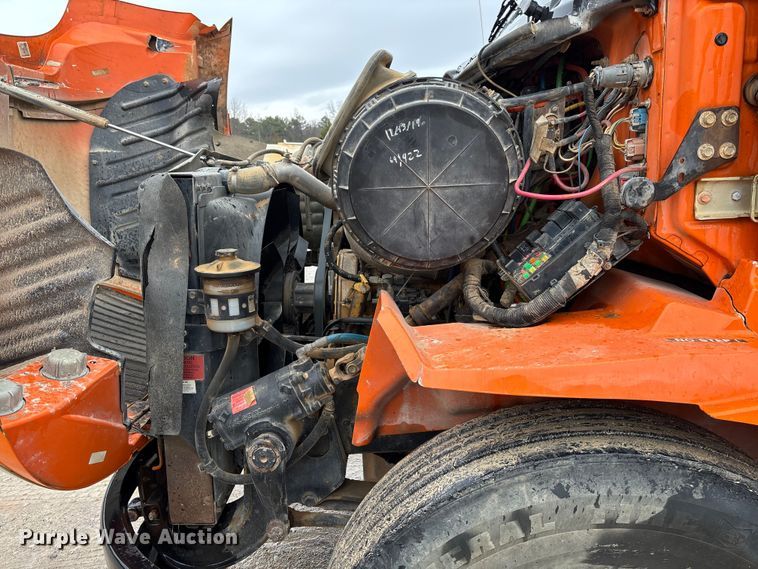 image for item DR2841 2006 International 8600 semi truck