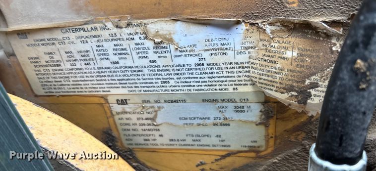 image for item DR2841 2006 International 8600 semi truck