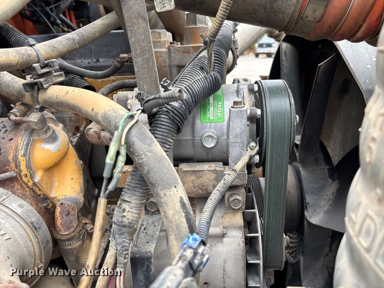 image for item DR2841 2006 International 8600 semi truck