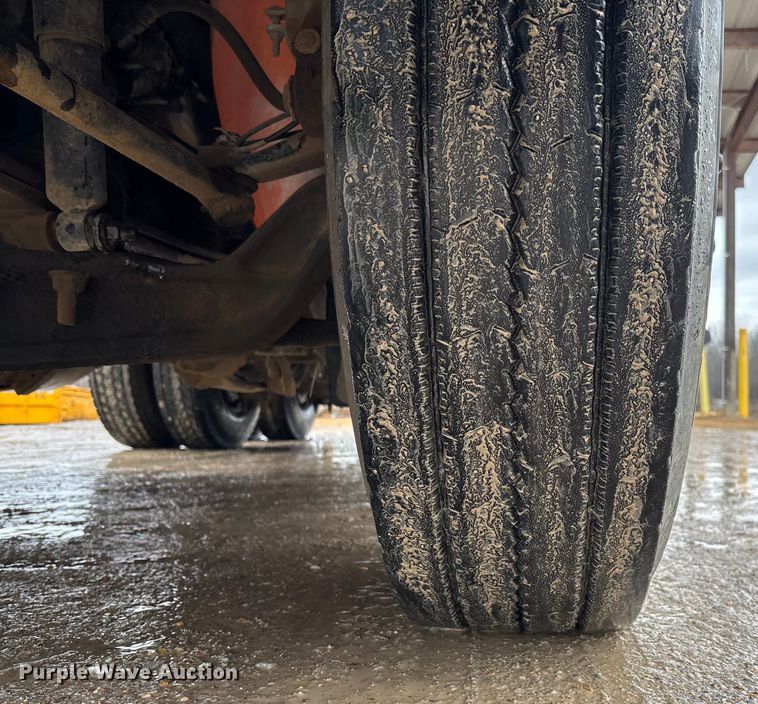 image for item DR2841 2006 International 8600 semi truck