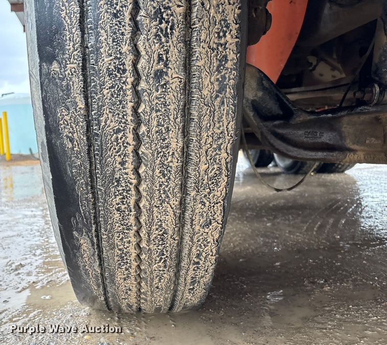 image for item DR2841 2006 International 8600 semi truck