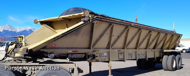 image for item DT0854 1994 Red River LB 237 live bottom trailer