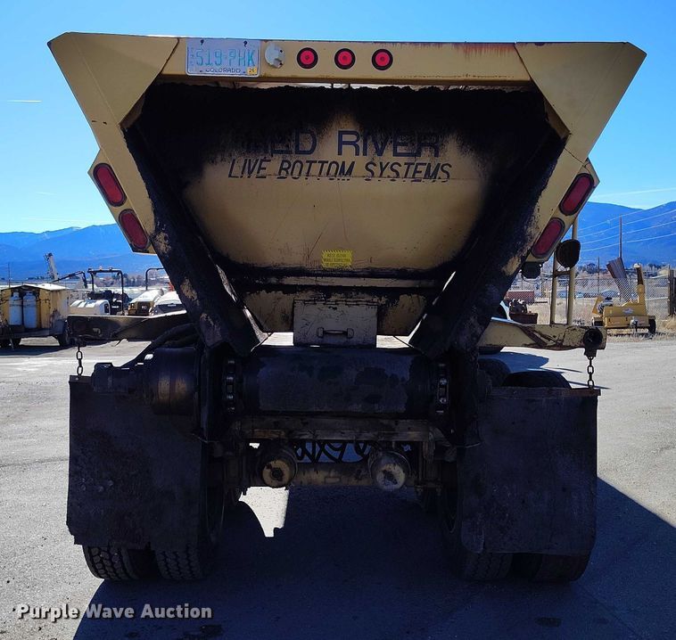 image for item DT0854 1994 Red River LB 237 live bottom trailer