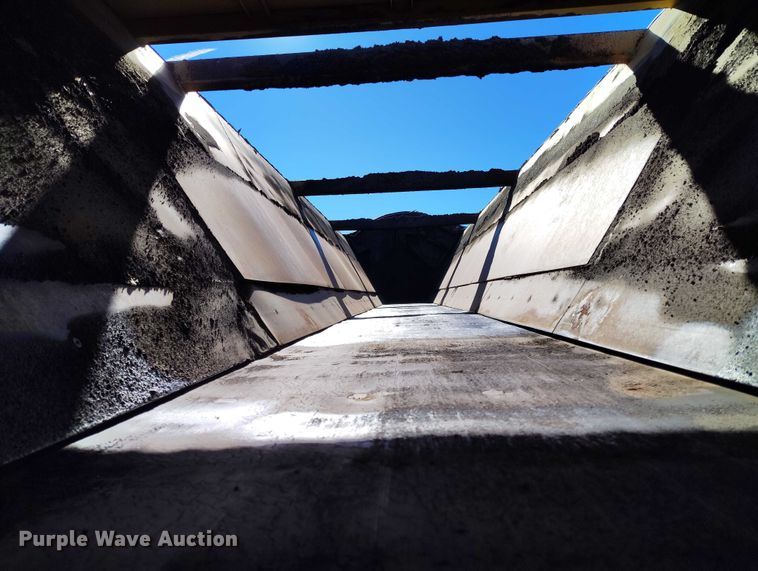 image for item DT0854 1994 Red River LB 237 live bottom trailer