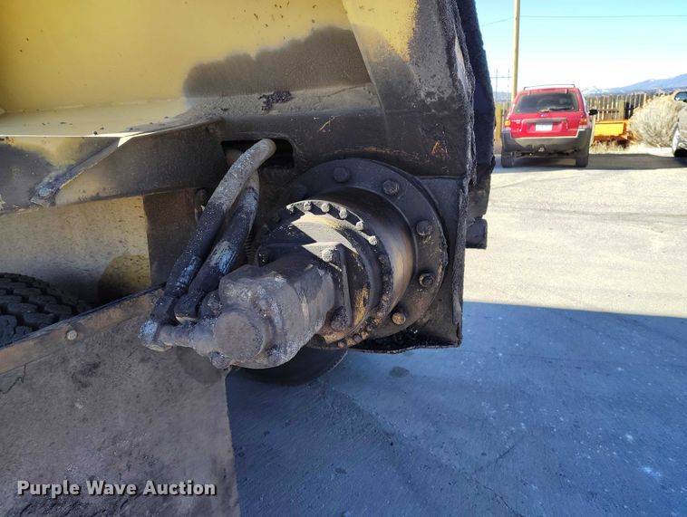 image for item DT0854 1994 Red River LB 237 live bottom trailer