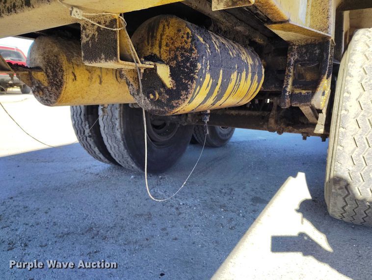 image for item DT0854 1994 Red River LB 237 live bottom trailer