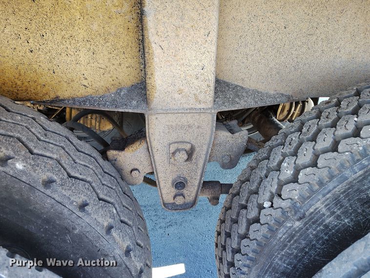 image for item DT0854 1994 Red River LB 237 live bottom trailer