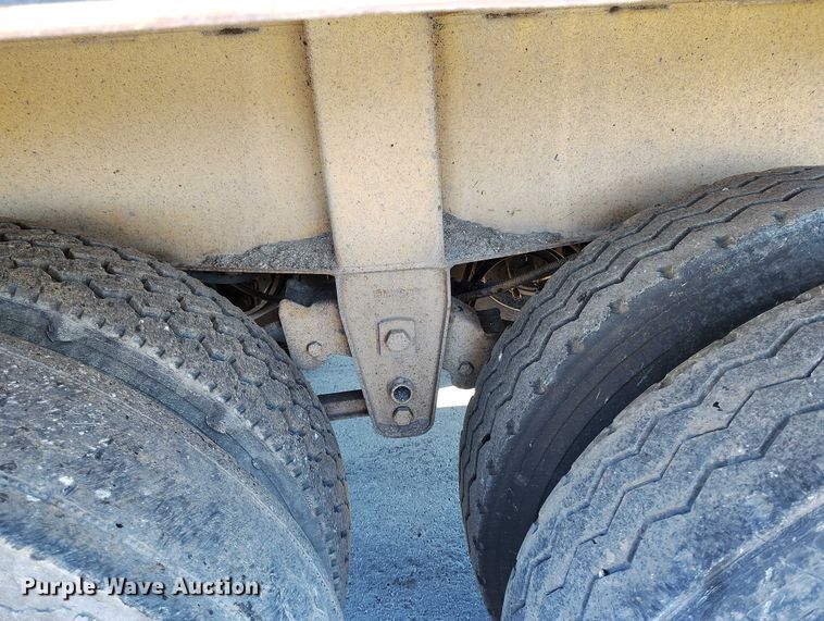 image for item DT0854 1994 Red River LB 237 live bottom trailer