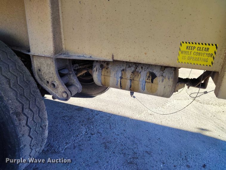 image for item DT0854 1994 Red River LB 237 live bottom trailer