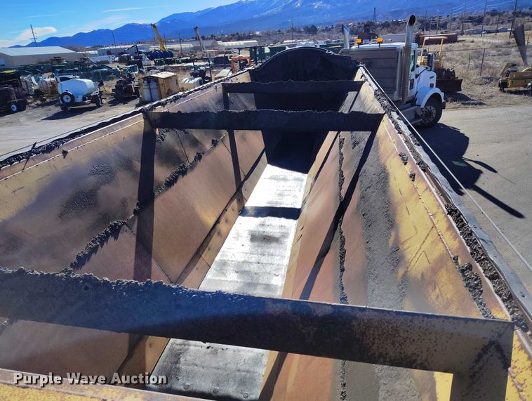 image for item DT0854 1994 Red River LB 237 live bottom trailer