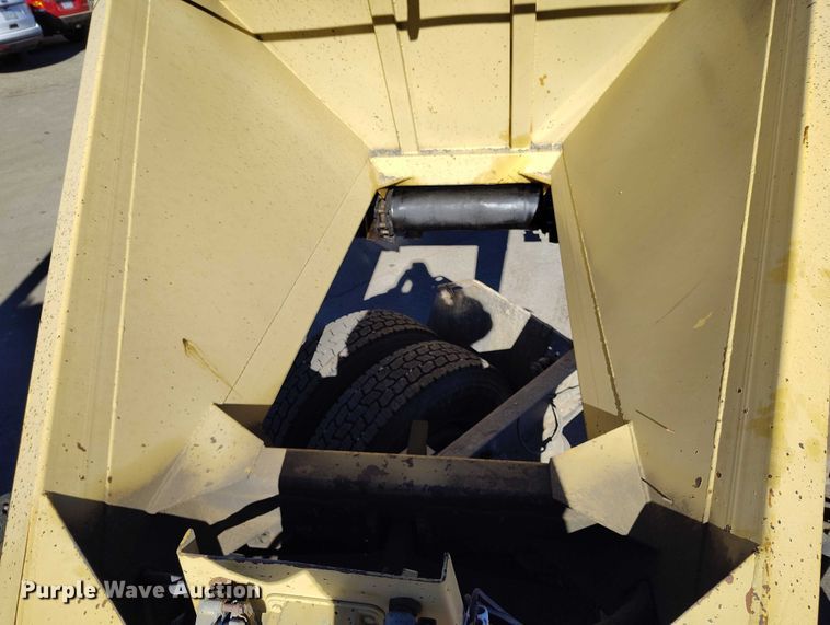 image for item DT0854 1994 Red River LB 237 live bottom trailer