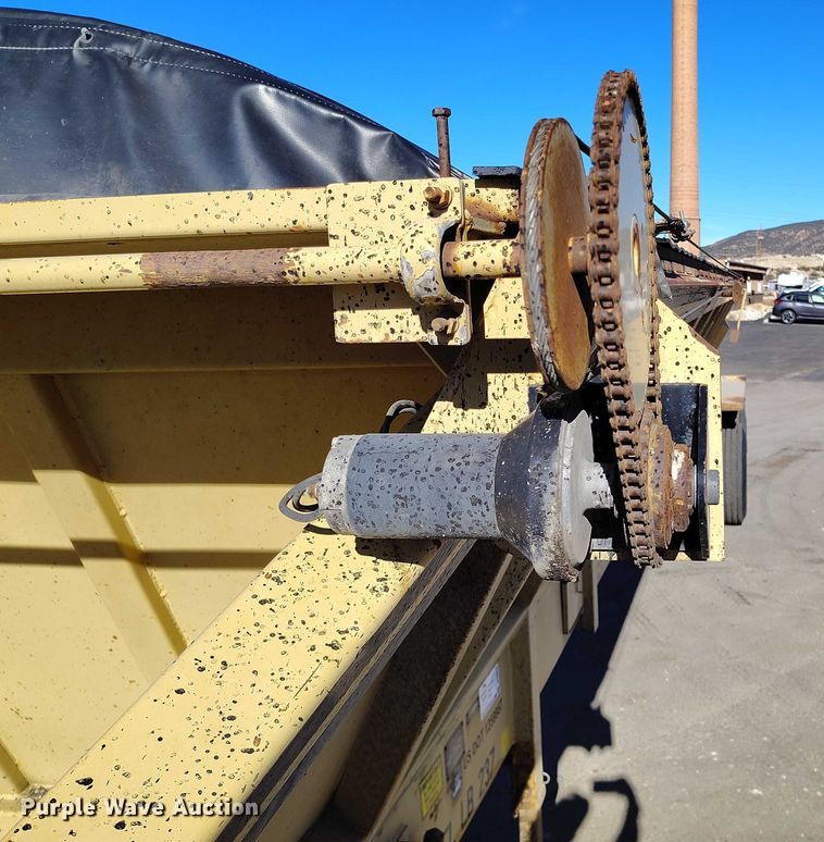 image for item DT0854 1994 Red River LB 237 live bottom trailer