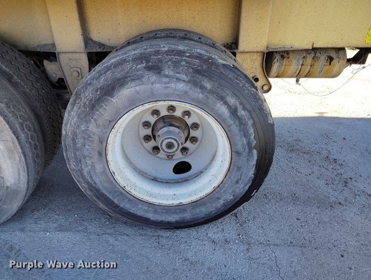 image for item DT0854 1994 Red River LB 237 live bottom trailer