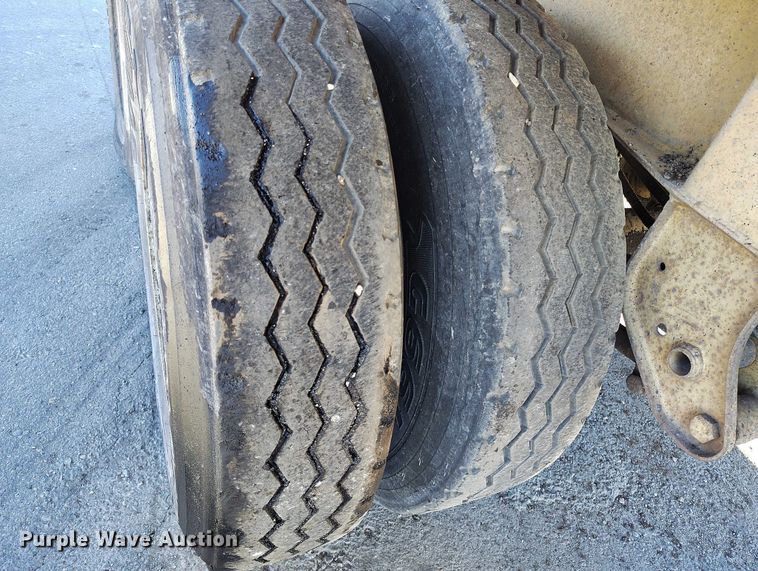 image for item DT0854 1994 Red River LB 237 live bottom trailer