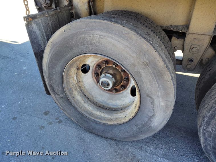 image for item DT0854 1994 Red River LB 237 live bottom trailer