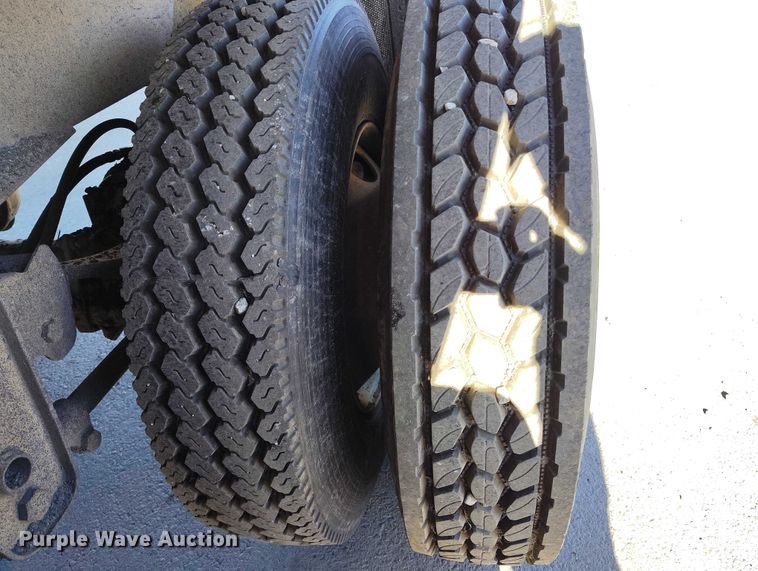 image for item DT0854 1994 Red River LB 237 live bottom trailer