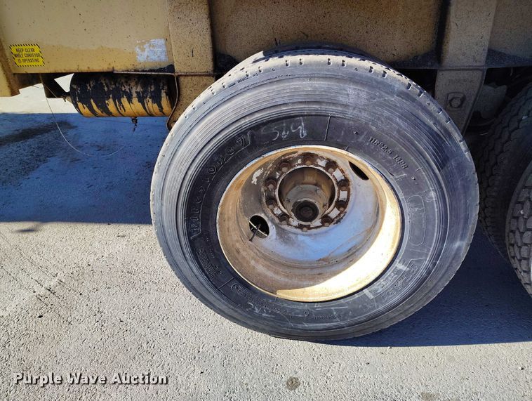 image for item DT0854 1994 Red River LB 237 live bottom trailer