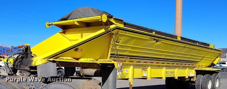 image for item DT0855 1997 Red River LB 237 live bottom trailer