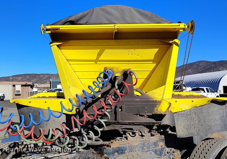 image for item DT0855 1997 Red River LB 237 live bottom trailer